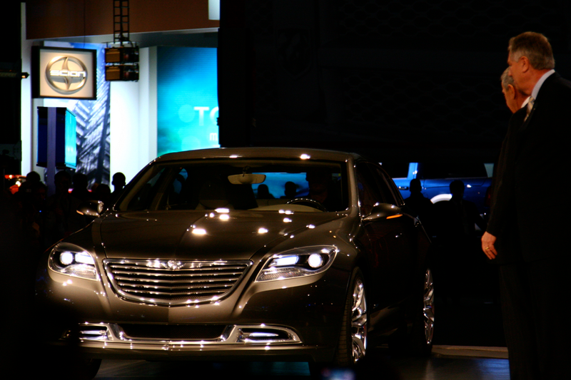Illustration for article titled Chrysler 200C EV Concept: Shockingly Attractive Mid-Size